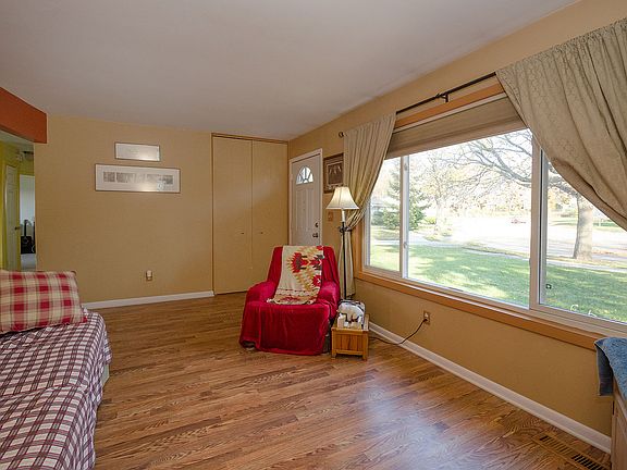 5th image of 2405 Faye Dr