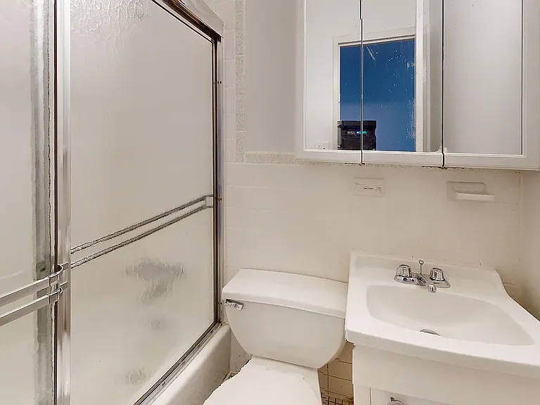 201 W 14th St #5C — Photo 8