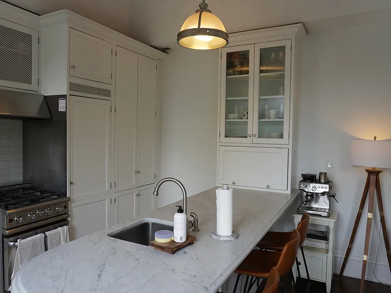 334 W Menomonee St #302 — Photo 3
