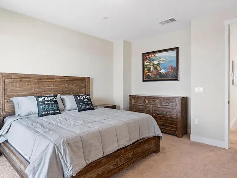 17905 Eastman Ct — Photo 32