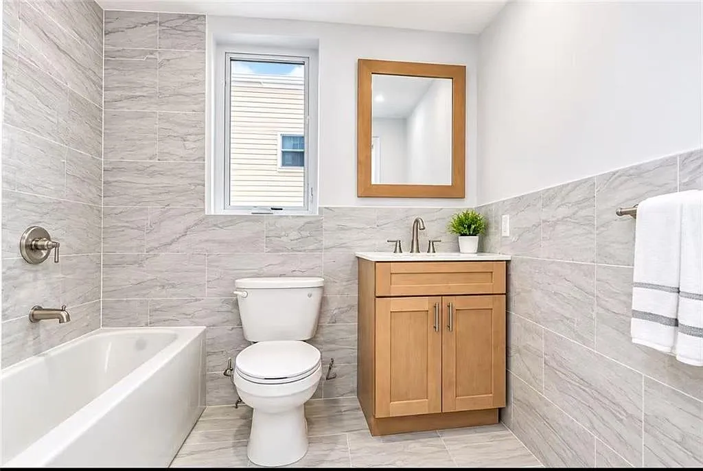4 bed, 2.0 bath, 1350 sqft, $3,300 — Photo 3