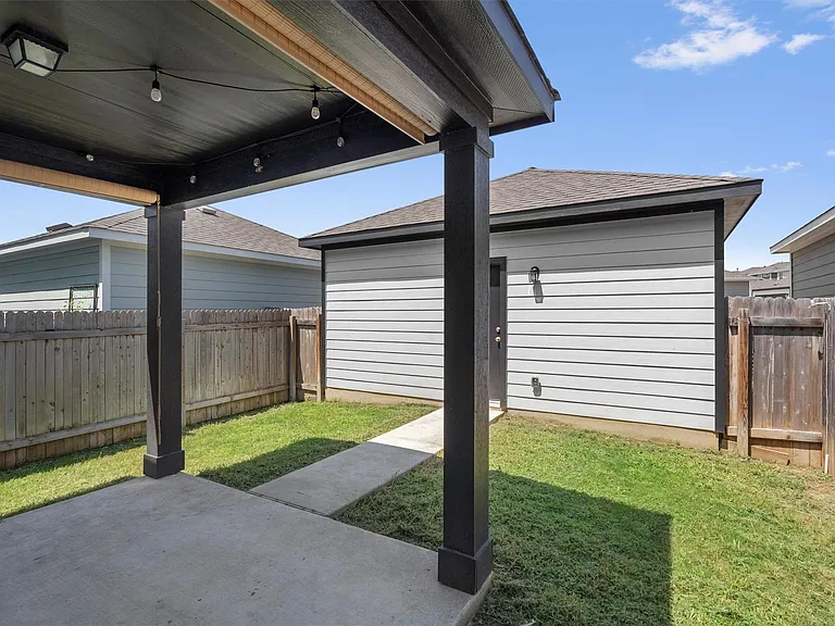 1805 Artesian Springs Xing — Photo 26
