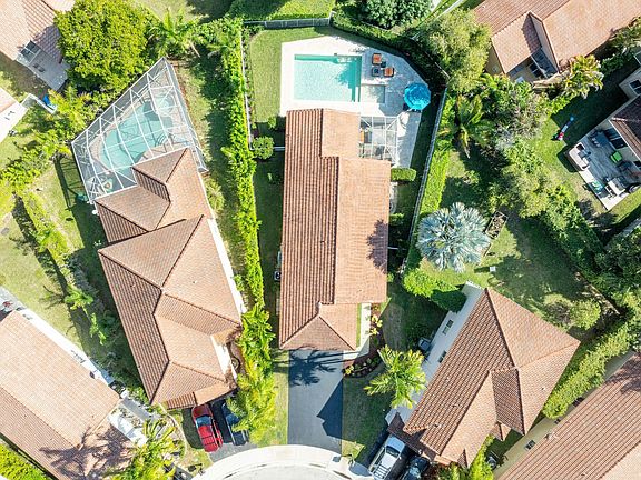 3rd image of 1355 Plumosa Way