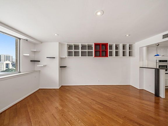 5th image of 2016 Main St APT 701