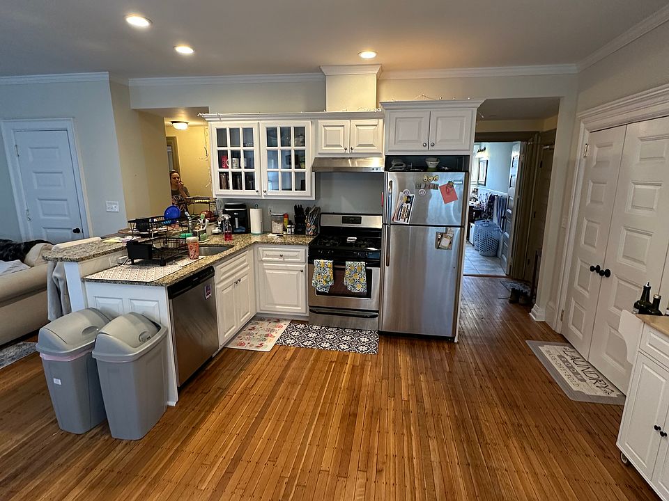 1st image of 368 Linwood Ave APT 4