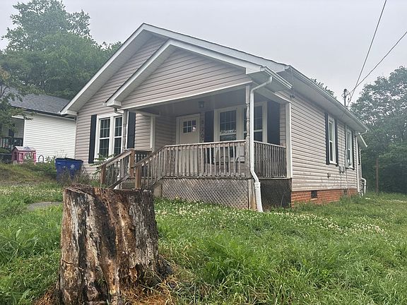 2nd image of 820 Lang St NE