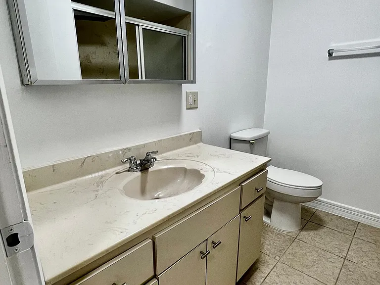 1109 Flomich St — Photo 8