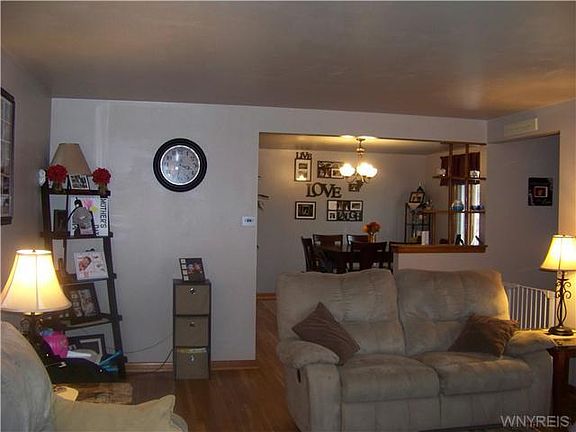 4th image of 35 Nassau Ln