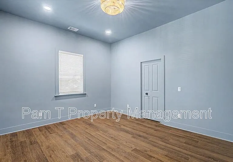 638 E 37th St #D — Photo 10
