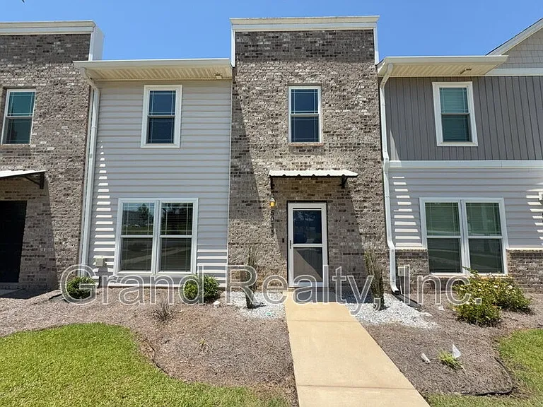 5033 Peach Dr — Photo 1