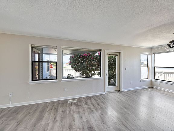 4th image of 651 SE Bayshore Dr Unit B103