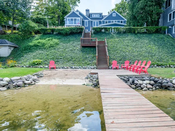 7881 Lakewood Dr, Coloma, MI 49038