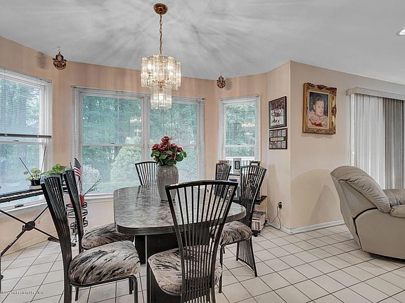 4th image of 15 Winding Woods Way