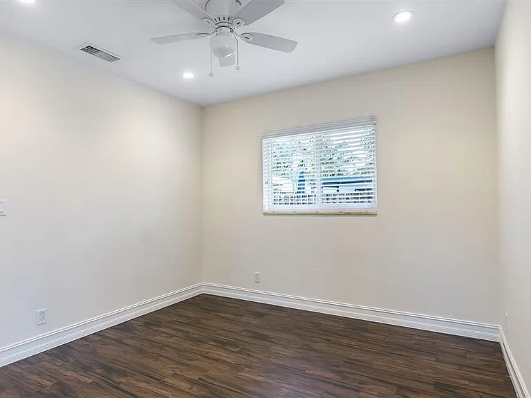 1041 SW 4th St — Photo 22