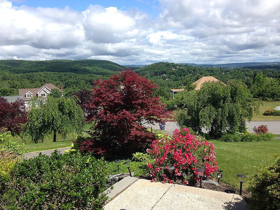 2nd image of 25 Pheasant Run Cir