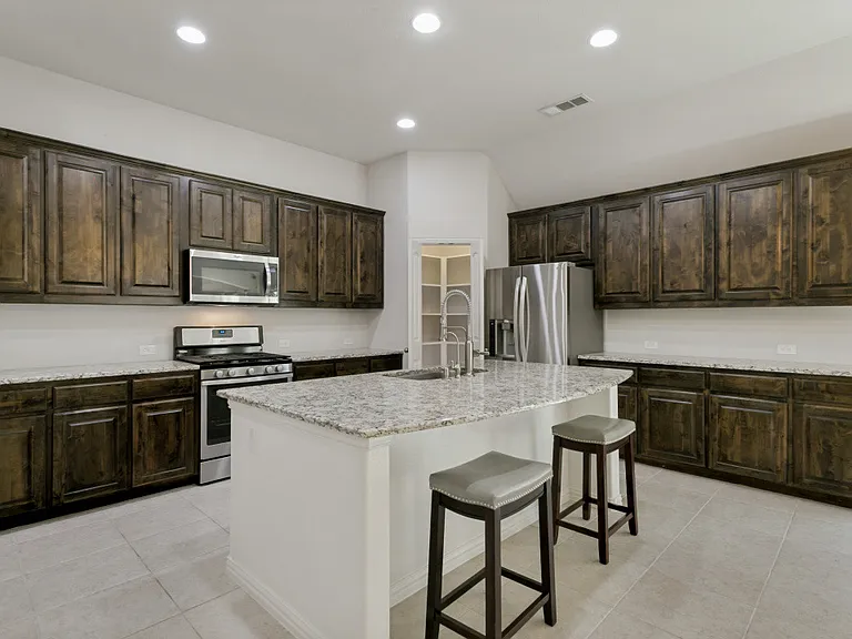 531 Catherine Ln — Photo 2