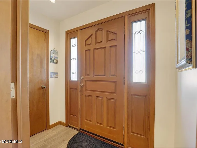 8 Ortley Ave — Photo 9