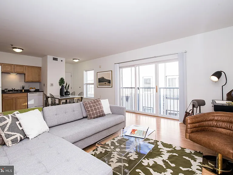 1030 N 2nd St #203 — Photo 28