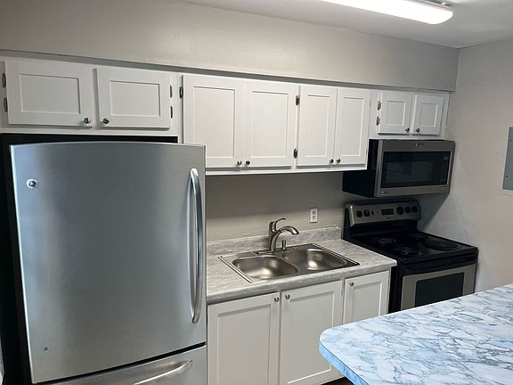 2nd image of 1413 Catherine St #7