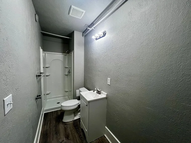 401 NW Bailey Ave #300 — Photo 17
