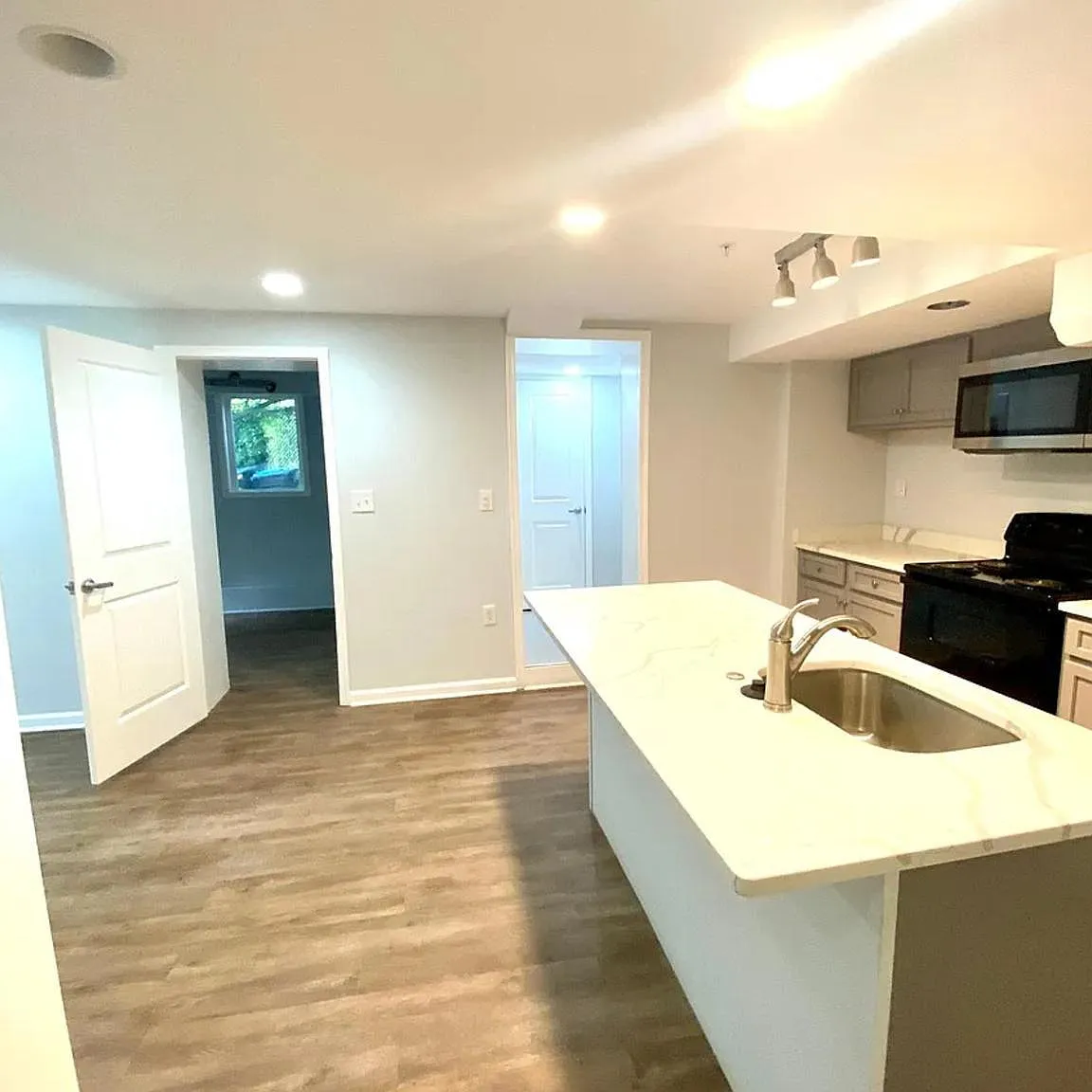 2 bed, 2.0 bath, 850 sqft, $2,225 — Photo 3