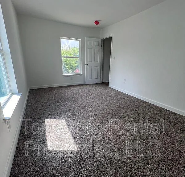 224 W Pyron Ave #B — Photo 1