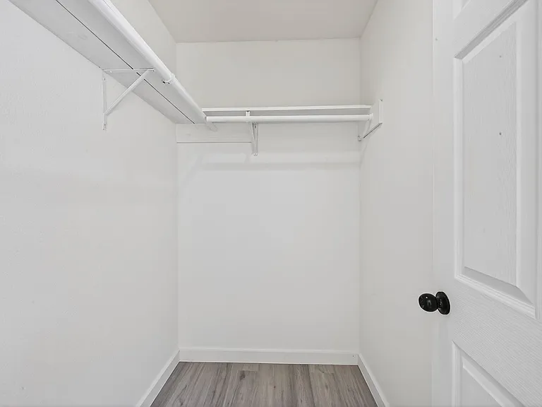 9009 Hilda St — Photo 17