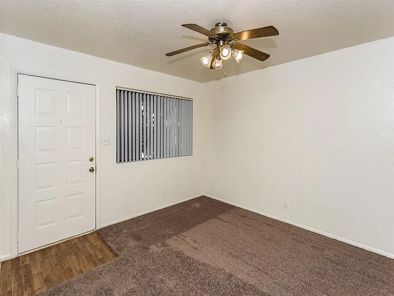University Square Apartments — Photo 26