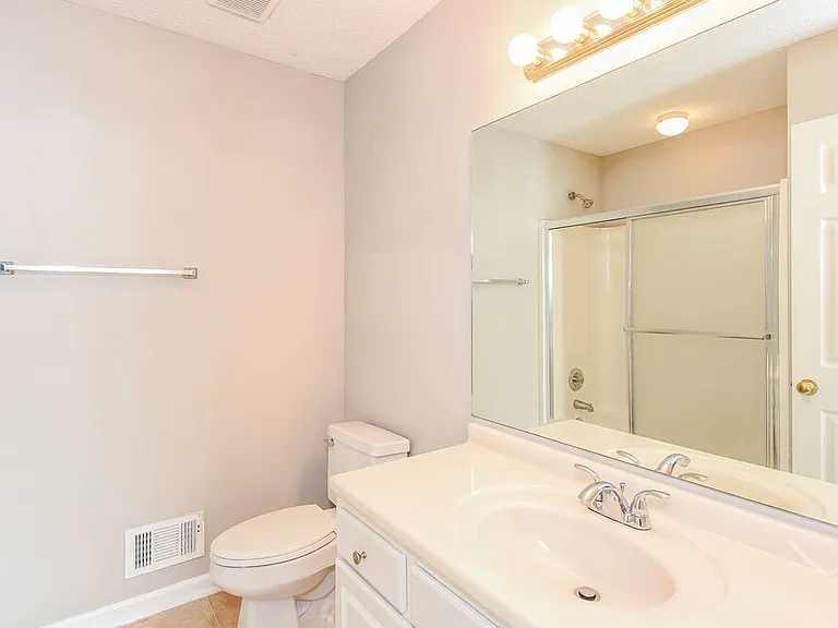 3042 Lexington Ave — Photo 15