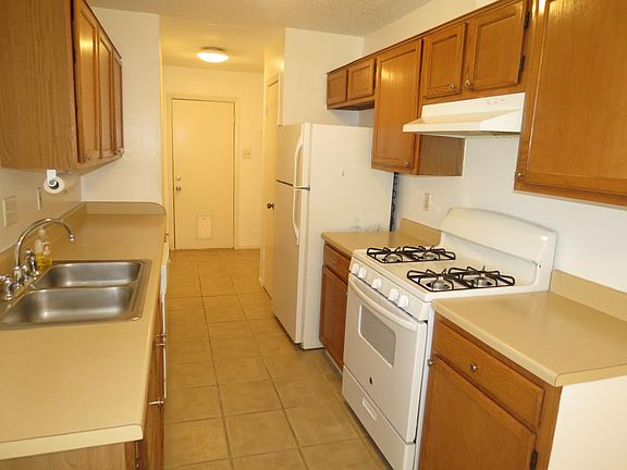4th image of 705 Greenlawn Blvd #A