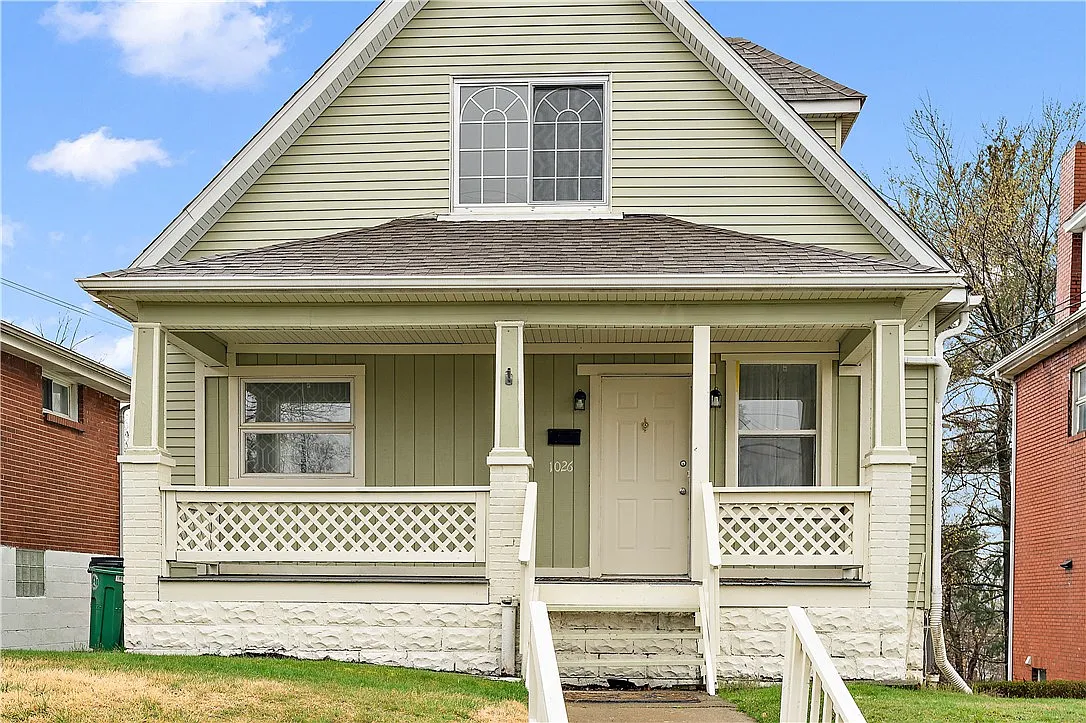 1026 Ivy St photo 1