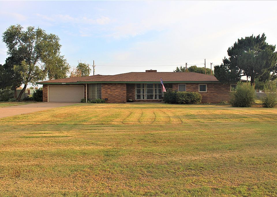1st image of 204 Country Club Dr