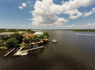 1950 Arrowhead Dr NE, St Petersburg, FL 33703