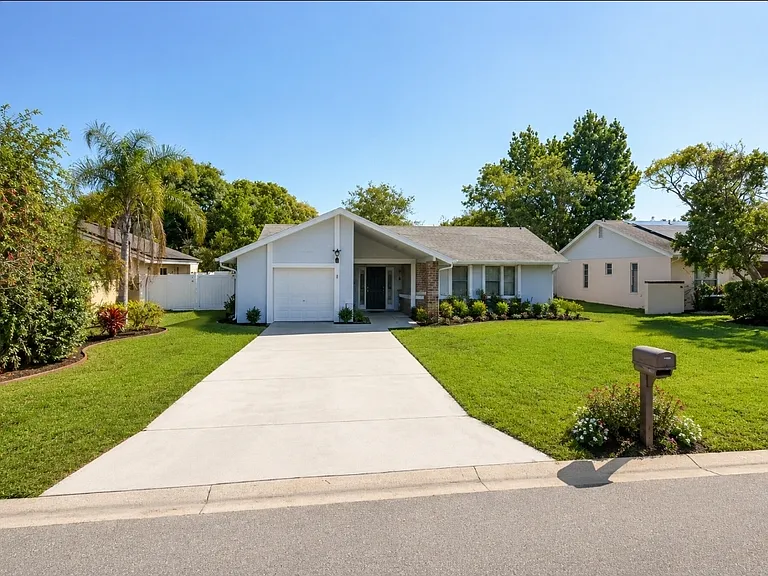 625 Country Club Dr — Photo 4