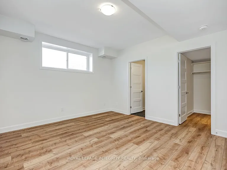 906 Chablis Cres #A — Photo 8
