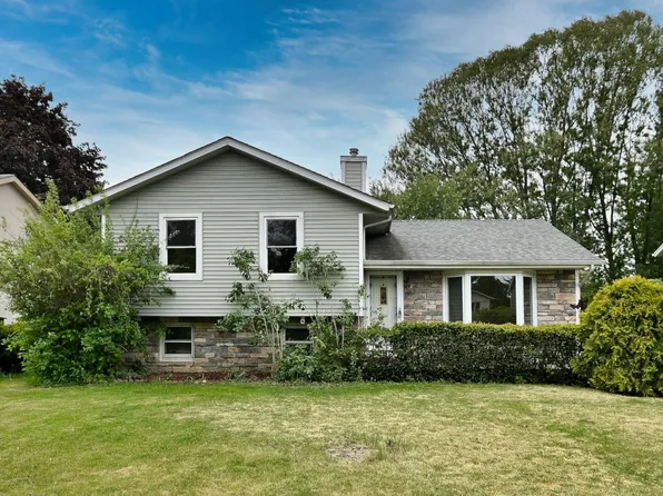 20564 N Elizabeth Ave, Prairie View, IL 60069