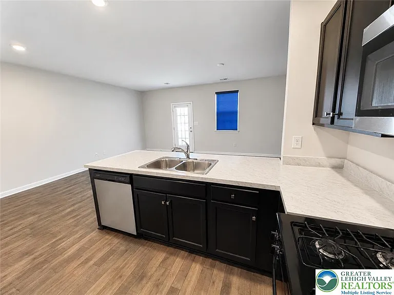 1143 Lova Ln — Photo 13