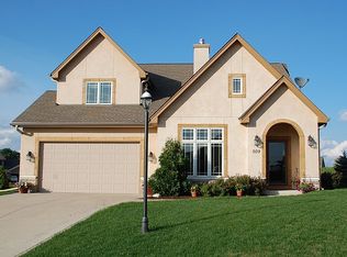 509 Wynnewood Ct, Waukesha, WI 53188
