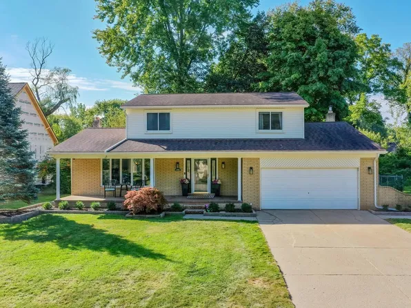 7500 Connies Dr, Shelby Township, MI 48316