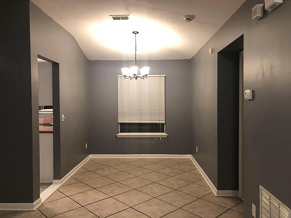 4th image of 265 Carriann Cove Trl W