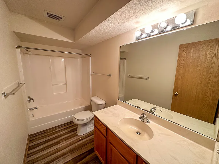 121 Beach Avenue — Photo 20