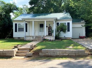 302 E Cedar St, Dickson, TN 37055