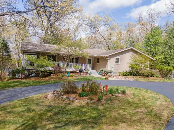 W9888 Buttercup Ave, Wautoma, WI 54982