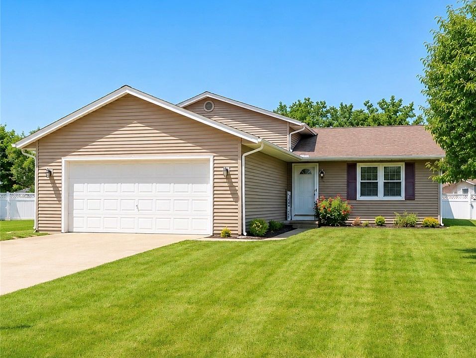 1st image of 546 Fieldstone Dr