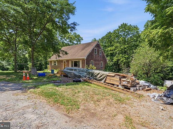 3rd image of 248 Maugers Mill Rd
