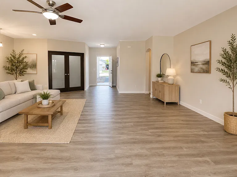 2331 E Lewis Ct — Photo 2