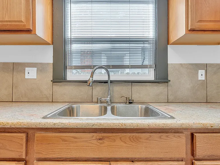252 Oakland Ave — Photo 9
