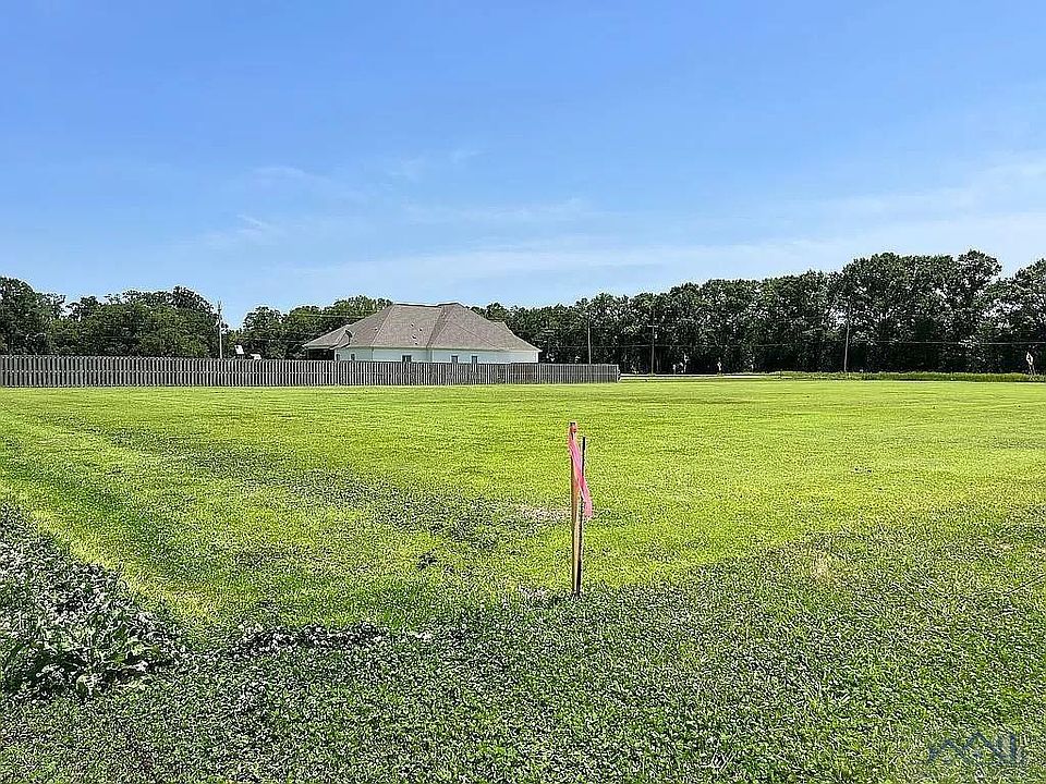 2nd image of 2082 Bayou Rd