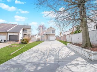 135 McArthur Ave, Staten Island, NY 10312