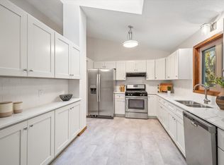1512 Rushmore Dr, Burnsville, MN 55306